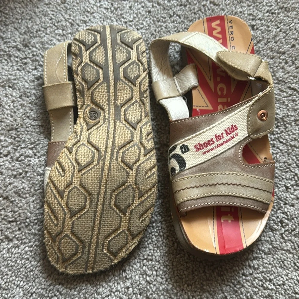 Big kid sandals. www.chiaobimbi.it size 35